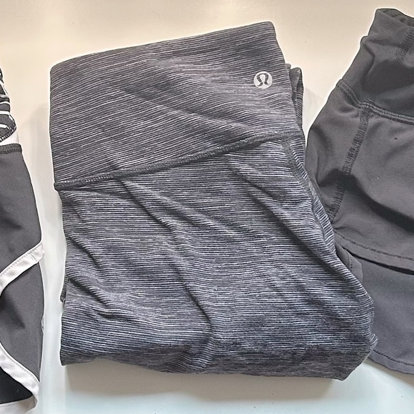 I’m selling these Lululemon pattern pants, size 6. - Picture 2 of 2